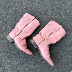 Pink leather cowboy boots size 9 but fit 8.5